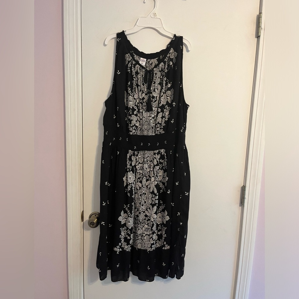 Summer black and white dress by Bila. Size XXL
